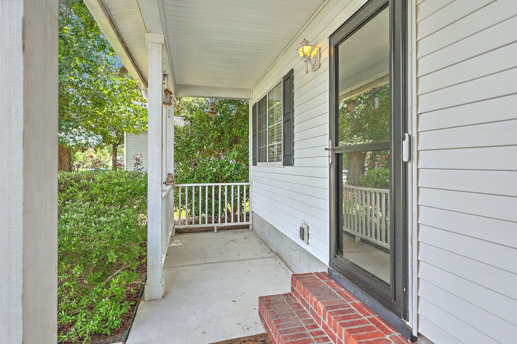 Image 3 of property listing at 181 Apache Drive, Summerville, SC 29483