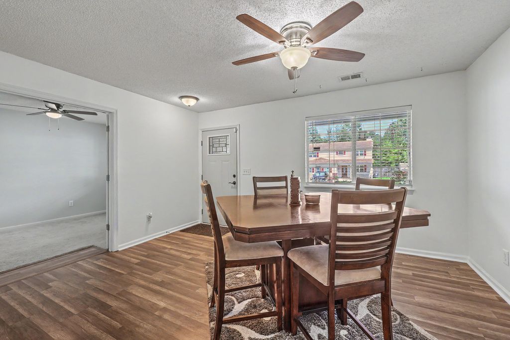 Image 4 of property listing at 181 Apache Drive, Summerville, SC 29483