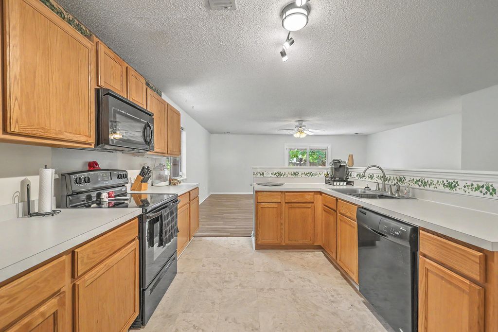 Image 6 of property listing at 181 Apache Drive, Summerville, SC 29483