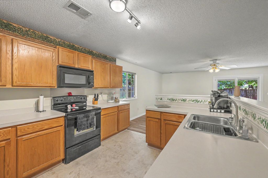 Image 7 of property listing at 181 Apache Drive, Summerville, SC 29483