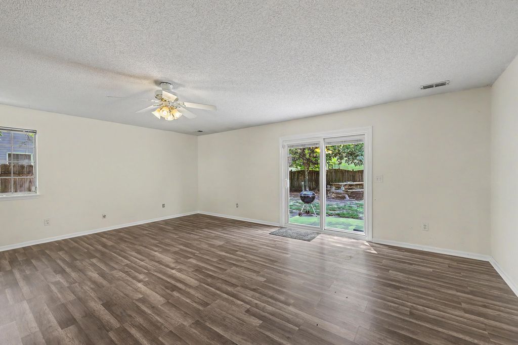 Image 9 of property listing at 181 Apache Drive, Summerville, SC 29483