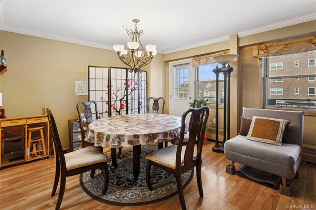 25 Neptune Boulevard 2T, Long Beach, NY 11561