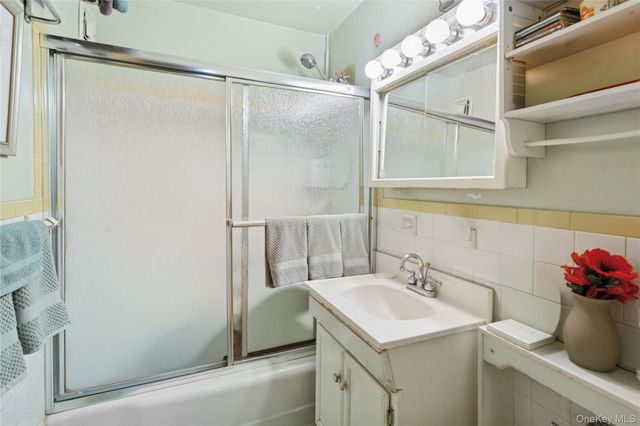 25 Neptune Boulevard 2T, Long Beach, NY 11561