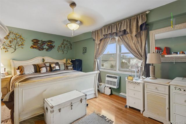 25 Neptune Boulevard 2T, Long Beach, NY 11561