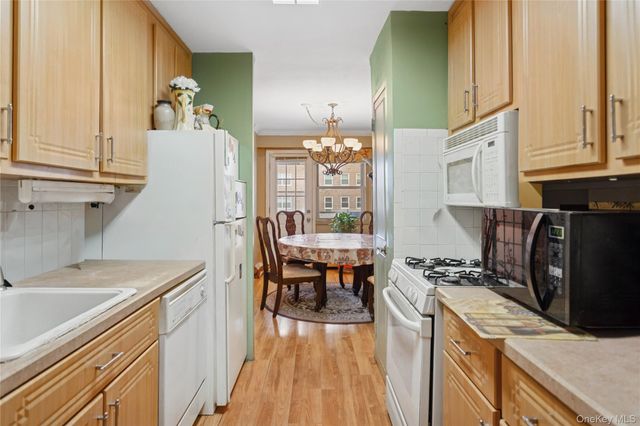 25 Neptune Boulevard 2T, Long Beach, NY 11561