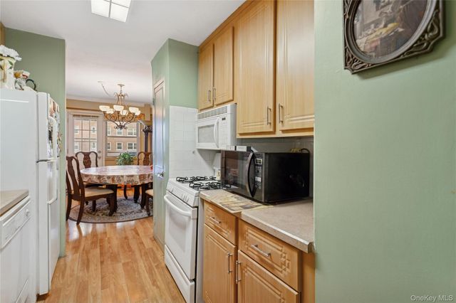 25 Neptune Boulevard 2T, Long Beach, NY 11561