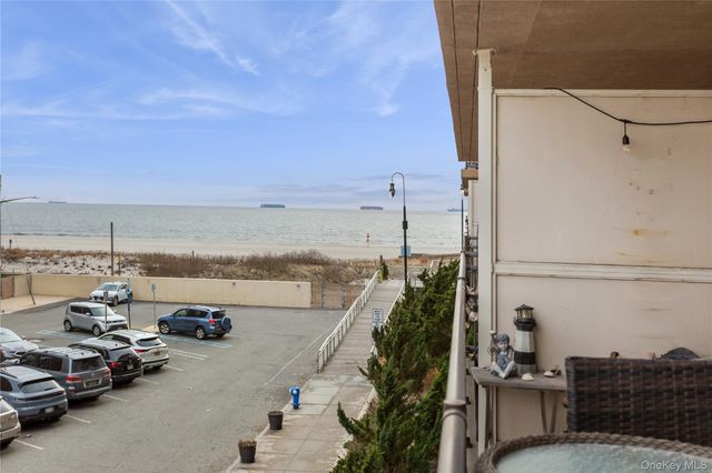 25 Neptune Boulevard 2T, Long Beach, NY 11561