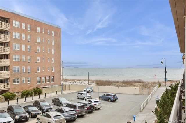 25 Neptune Boulevard 2T, Long Beach, NY 11561