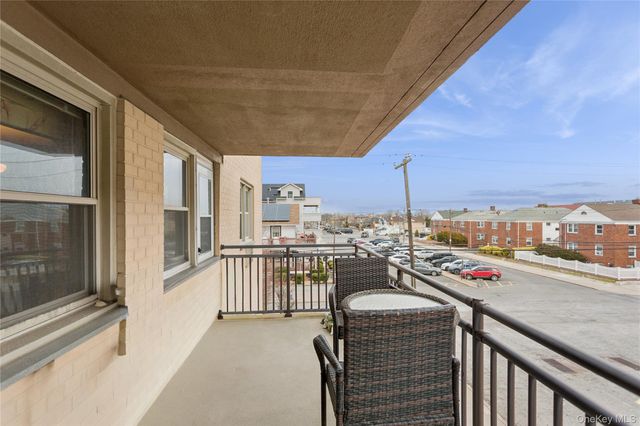 25 Neptune Boulevard 2T, Long Beach, NY 11561