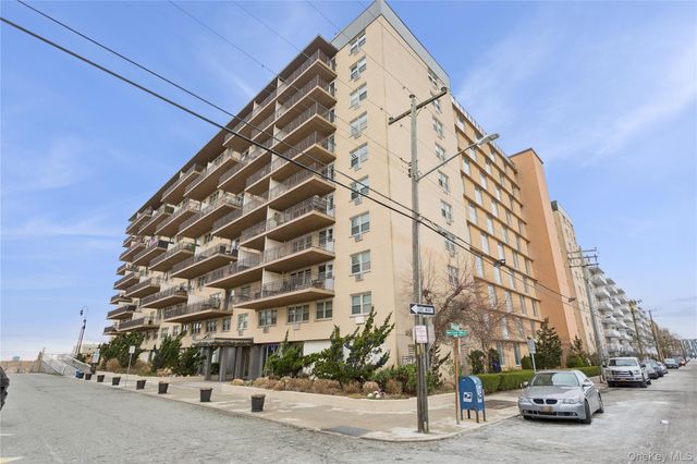 25 Neptune Boulevard 2T, Long Beach, NY 11561
