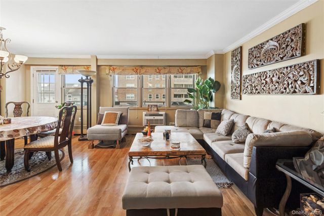 25 Neptune Boulevard 2T, Long Beach, NY 11561