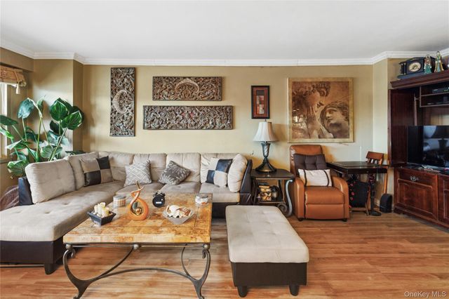 25 Neptune Boulevard 2T, Long Beach, NY 11561