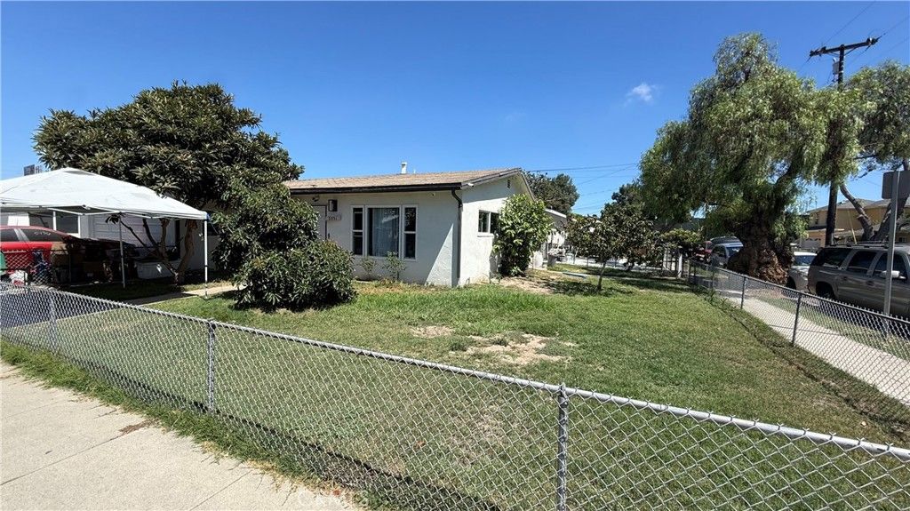 2037 W Lincoln, Long Beach, CA 90810 — exterior