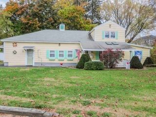 40 River St, Millbury, MA 01527