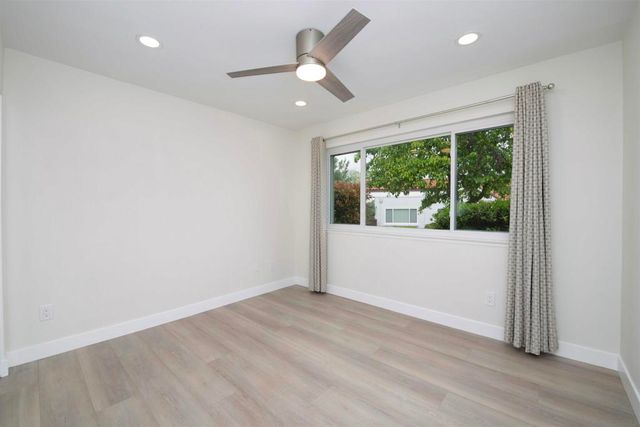 16450 Caminito Vecinos 106, San Diego, CA 92128