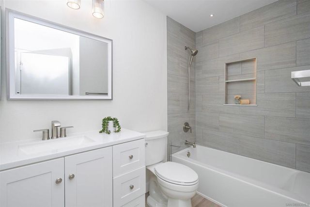 16450 Caminito Vecinos 106, San Diego, CA 92128