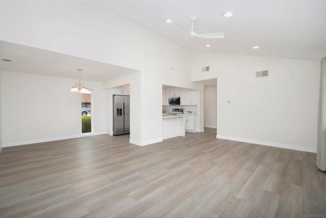 16450 Caminito Vecinos 106, San Diego, CA 92128