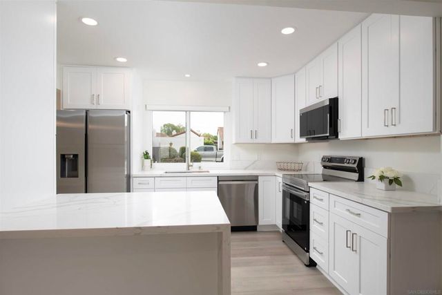 16450 Caminito Vecinos 106, San Diego, CA 92128