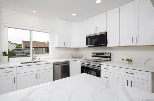 16450 Caminito Vecinos 106, San Diego, CA 92128