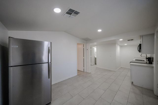 2721 E Willetta Street Apt C, Phoenix, AZ 85008