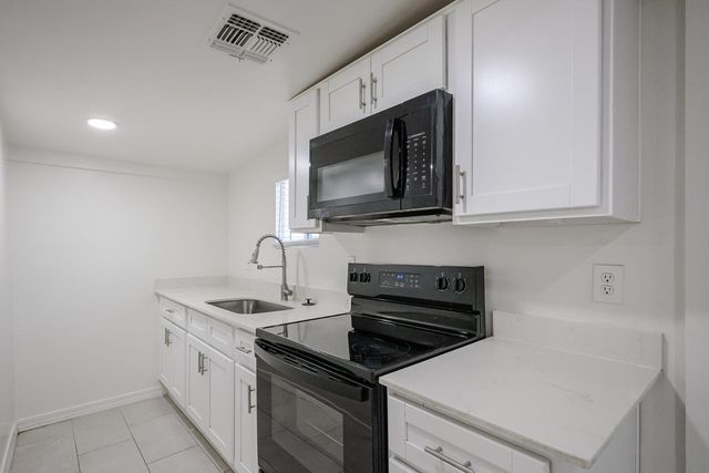 2721 E Willetta Street Apt C, Phoenix, AZ 85008