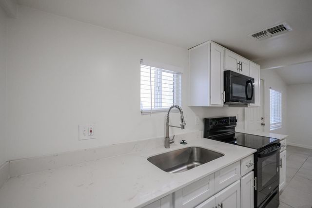2721 E Willetta Street Apt C, Phoenix, AZ 85008