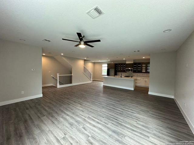 1618 W Lawndale Dr Unit 8, San Antonio, TX 78209