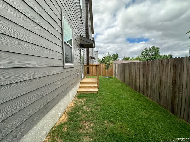 1618 W Lawndale Dr Unit 8, San Antonio, TX 78209