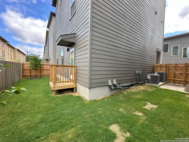 1618 W Lawndale Dr Unit 8, San Antonio, TX 78209