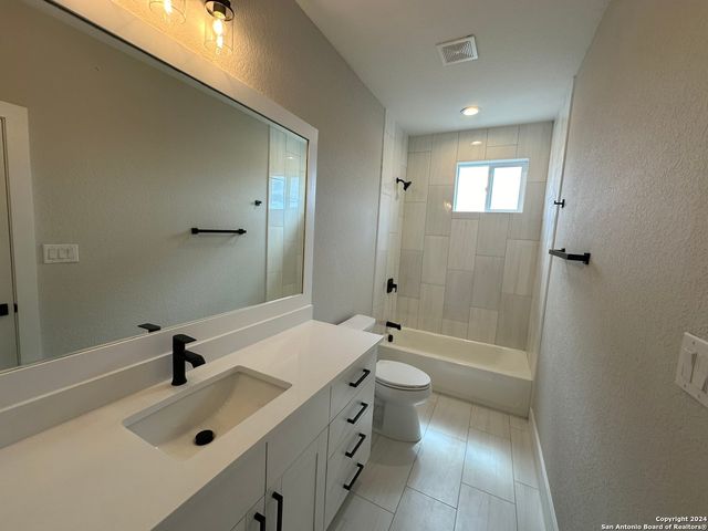 1618 W Lawndale Dr Unit 8, San Antonio, TX 78209