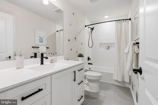 100 LOTUS LN, Malvern, PA 19355