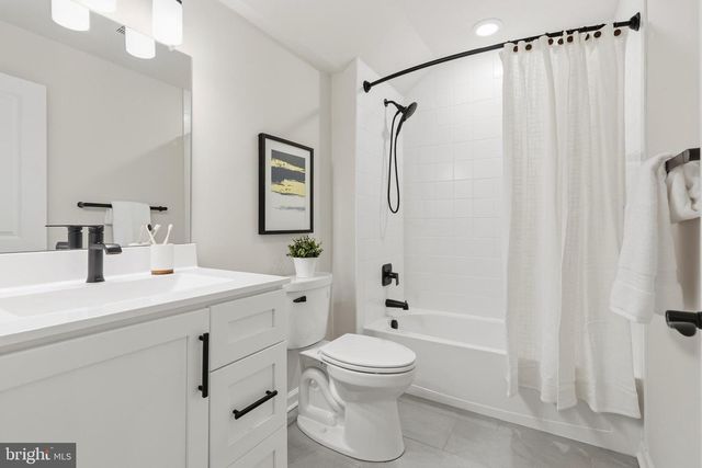 100 LOTUS LN, Malvern, PA 19355