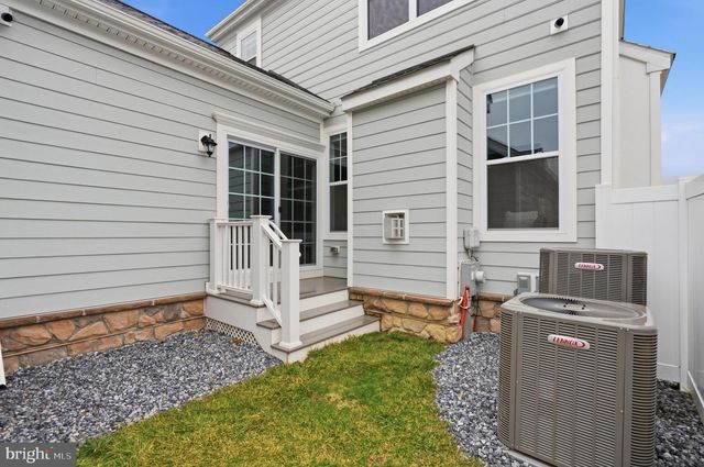 100 LOTUS LN, Malvern, PA 19355