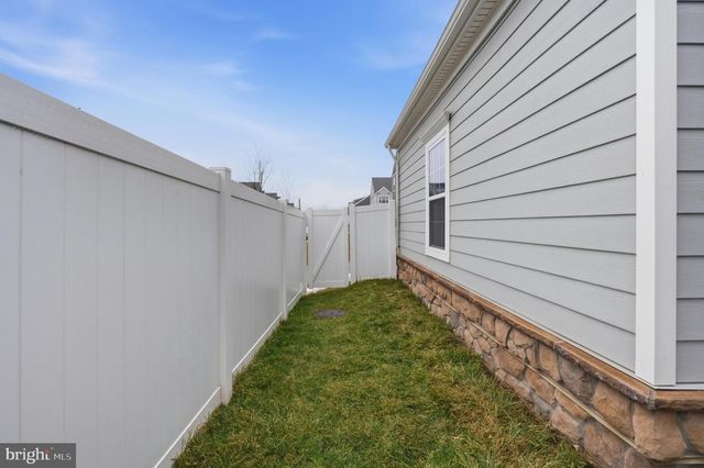 100 LOTUS LN, Malvern, PA 19355