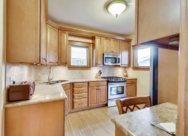 804 S Grove Avenue, Oak Park, IL 60304