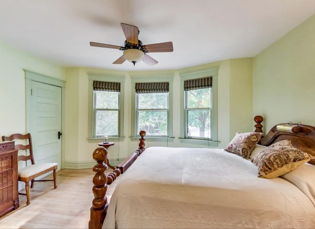 804 S Grove Avenue, Oak Park, IL 60304