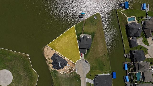 11000 N Lake Mist Lane, Willis, TX 77318