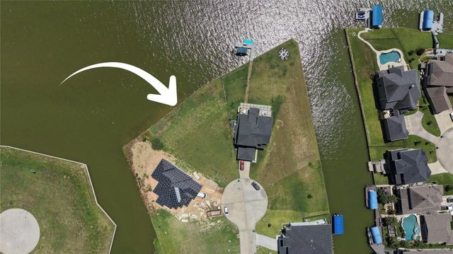 11000 N Lake Mist Lane, Willis, TX 77318