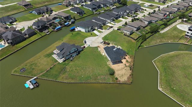 11000 N Lake Mist Lane, Willis, TX 77318