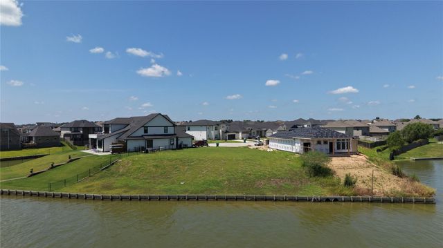 11000 N Lake Mist Lane, Willis, TX 77318