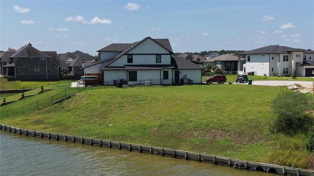 11000 N Lake Mist Lane, Willis, TX 77318