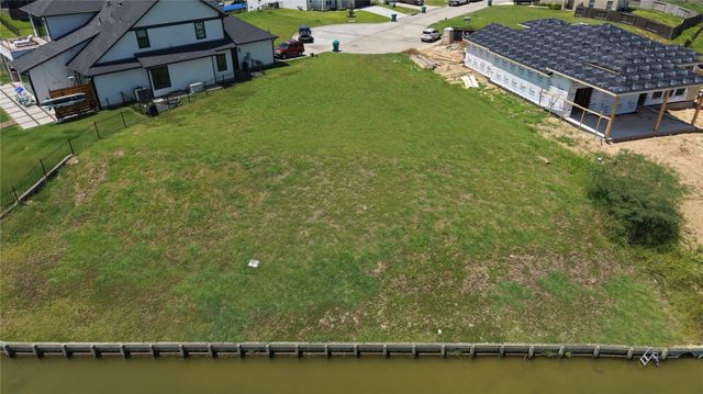 11000 N Lake Mist Lane, Willis, TX 77318