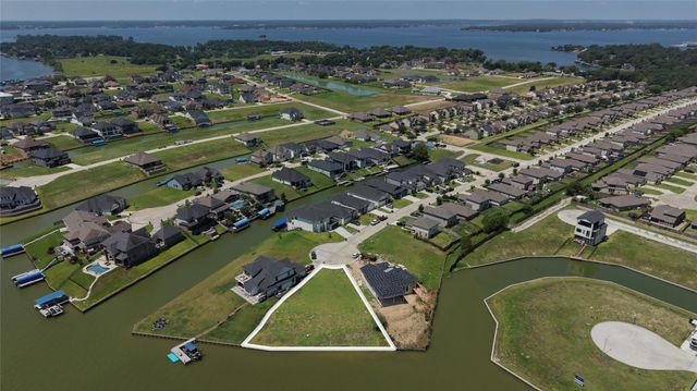 11000 N Lake Mist Lane, Willis, TX 77318