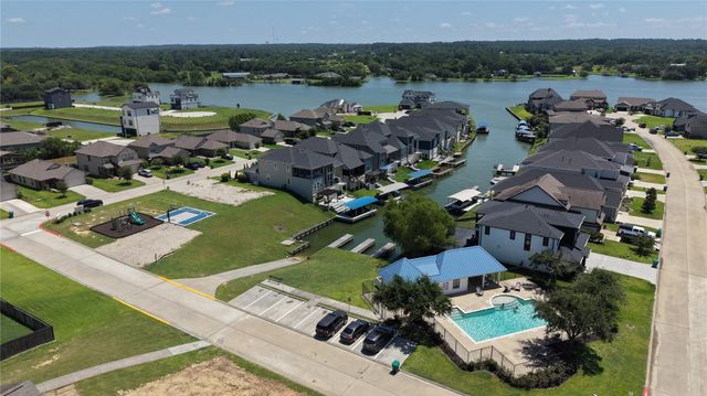 11000 N Lake Mist Lane, Willis, TX 77318