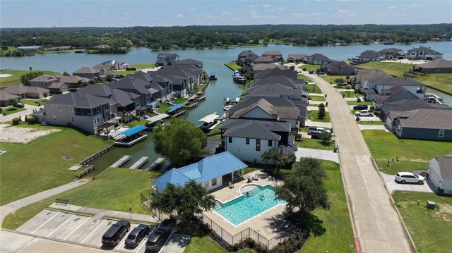 11000 N Lake Mist Lane, Willis, TX 77318