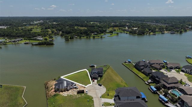 11000 N Lake Mist Lane, Willis, TX 77318