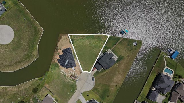 11000 N Lake Mist Lane, Willis, TX 77318
