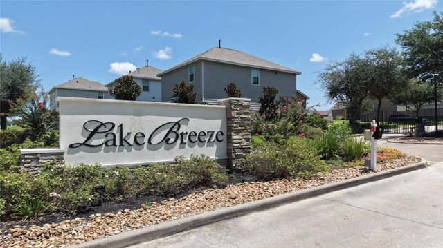 11000 N Lake Mist Lane, Willis, TX 77318