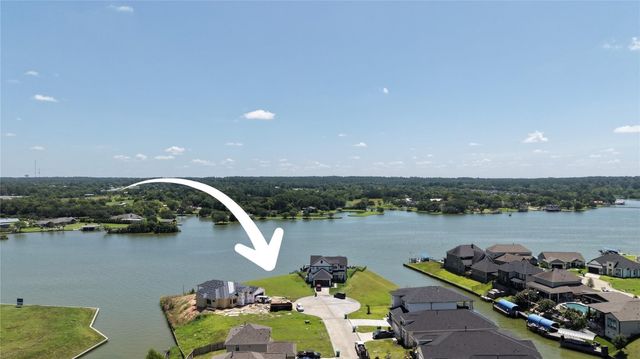 11000 N Lake Mist Lane, Willis, TX 77318