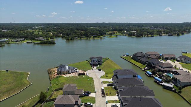 11000 N Lake Mist Lane, Willis, TX 77318